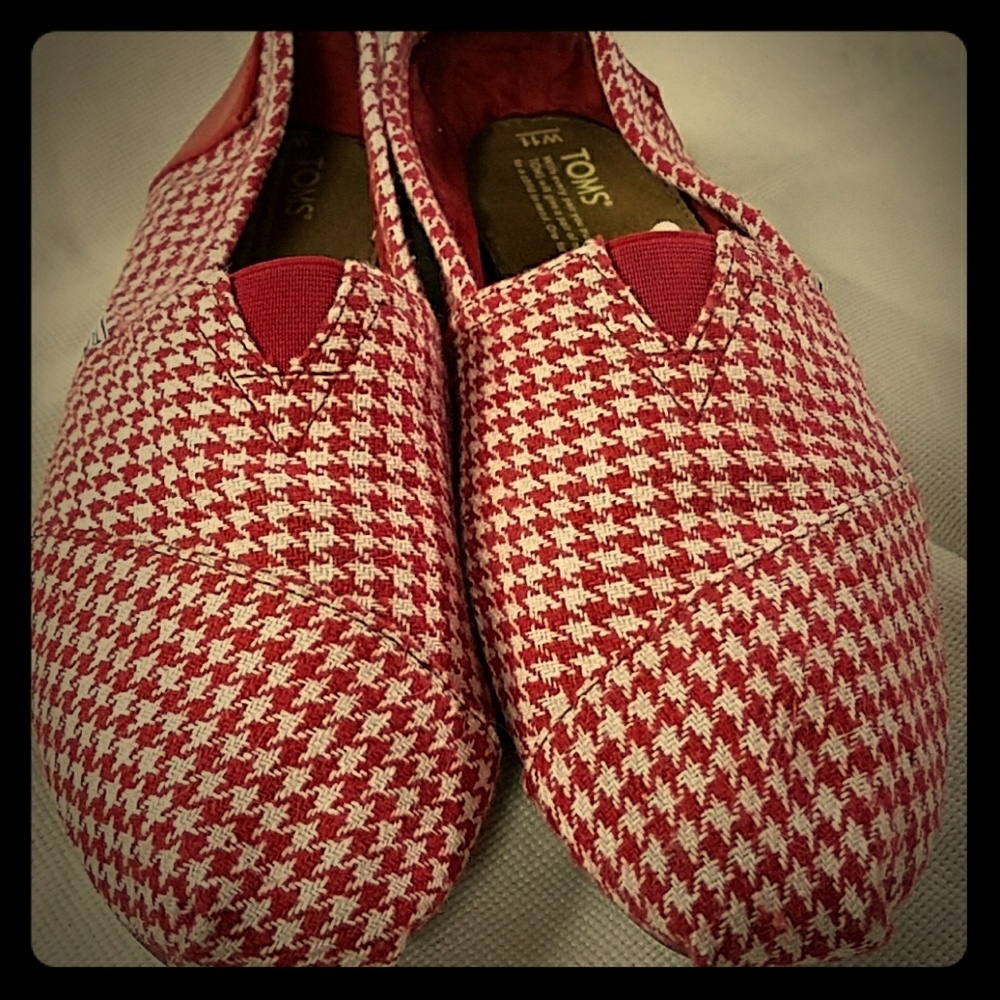 Tom's red/white checked flats